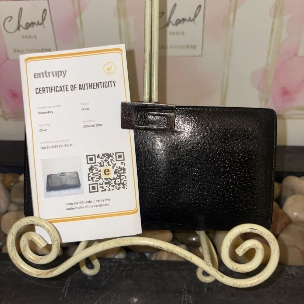 Gucci Vintage Leather Wallet w/COA